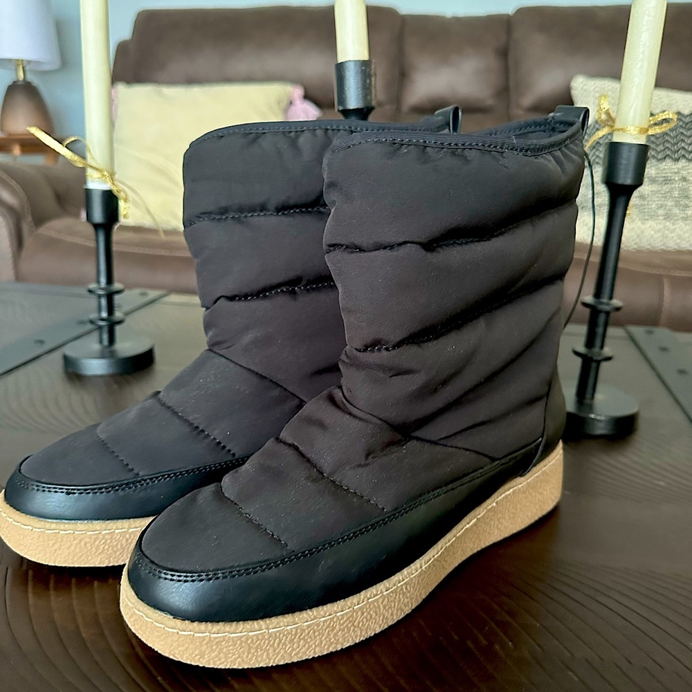 Winter/rain boot, size 8.5, brand is “a new day” from target.